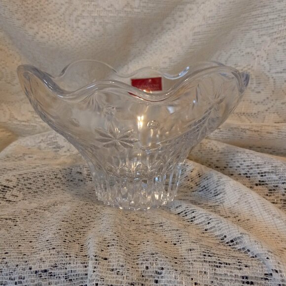 Mikasa Vase Adorn with Trees Scalloped Edge - Picture 1 of 7